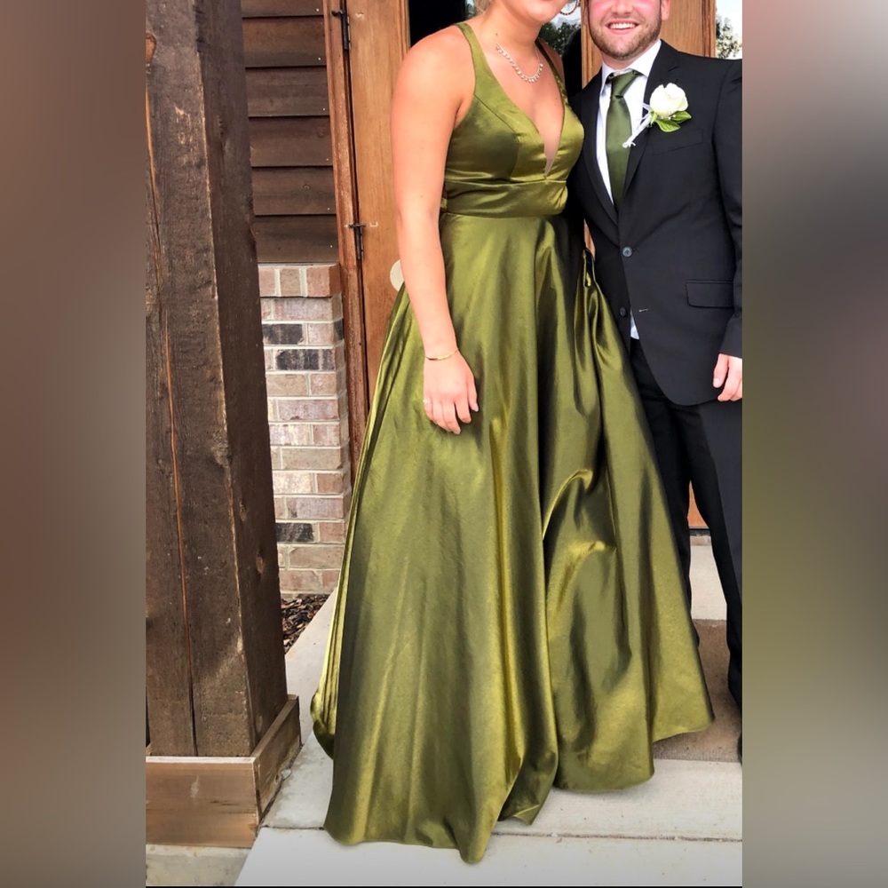 PROM DRESS! - Picture 3 of 3